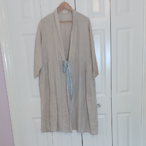 Elegant Cream Kimono with Tie - Picture 3 of 10